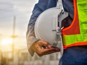 ingeniero-sombrero-duro-trabajador-construccion-profesional-seguridad-trabajo-industria-edificio-persona-gerente-servicio_10541-902